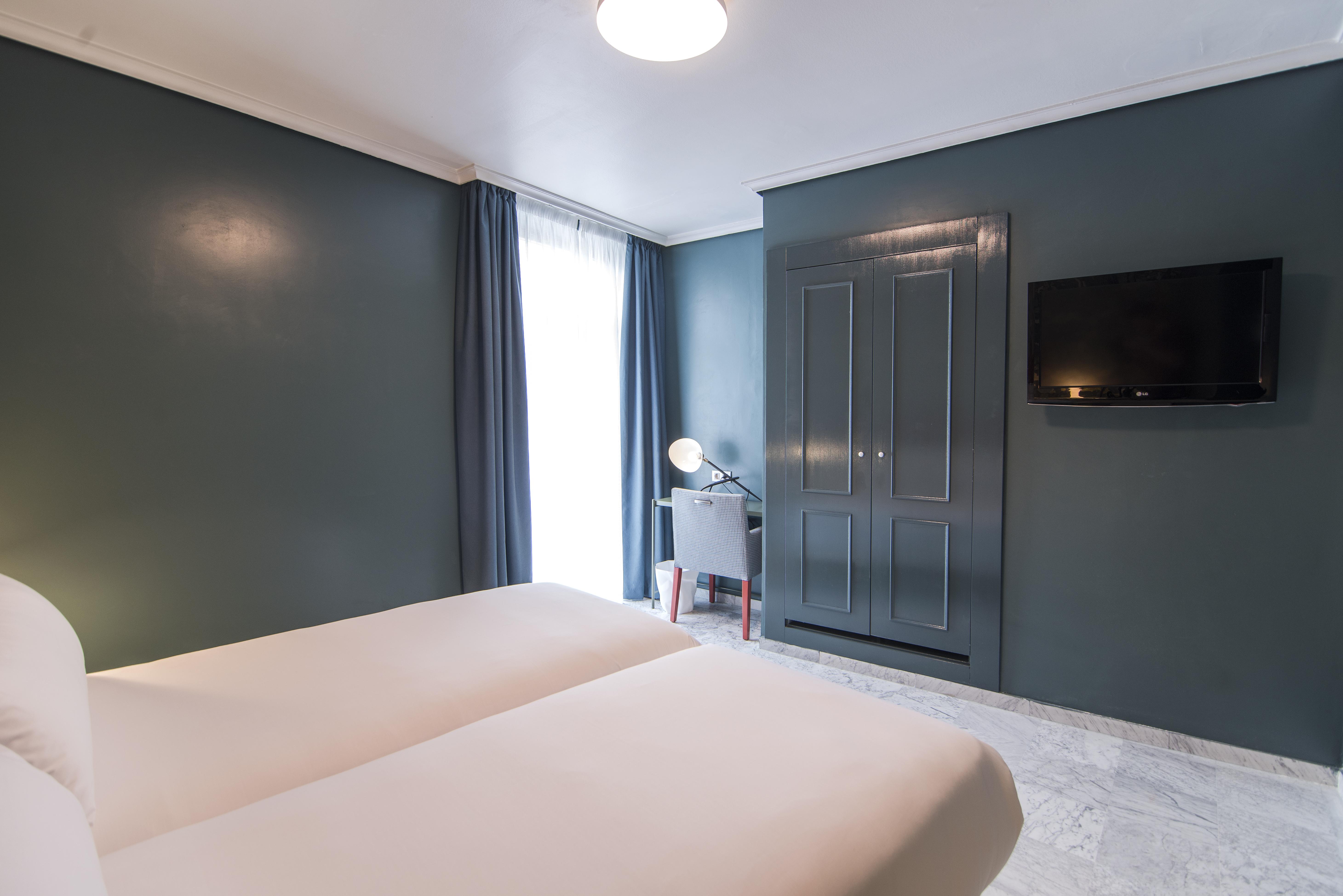 Petit Palace Puerta De Triana Hotel