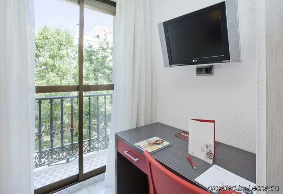 Petit Palace Puerta De Triana Hotel 3*